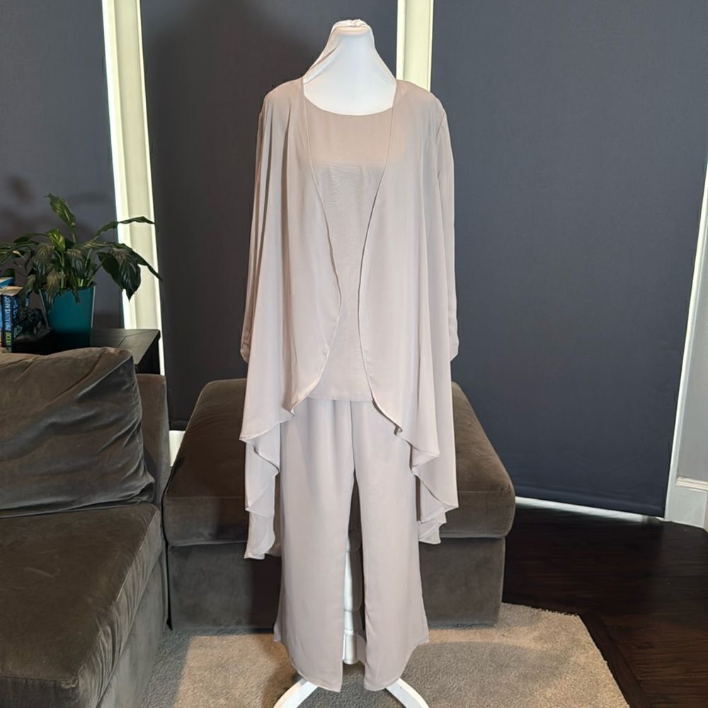 Women’s Gray Chiffon 3 Piece Formal Mother of the Bride Pants Suit Size 16 NEW